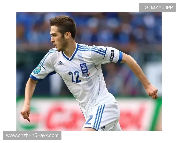 奥林匹亚科斯训练课上福图尼斯连续创造空间